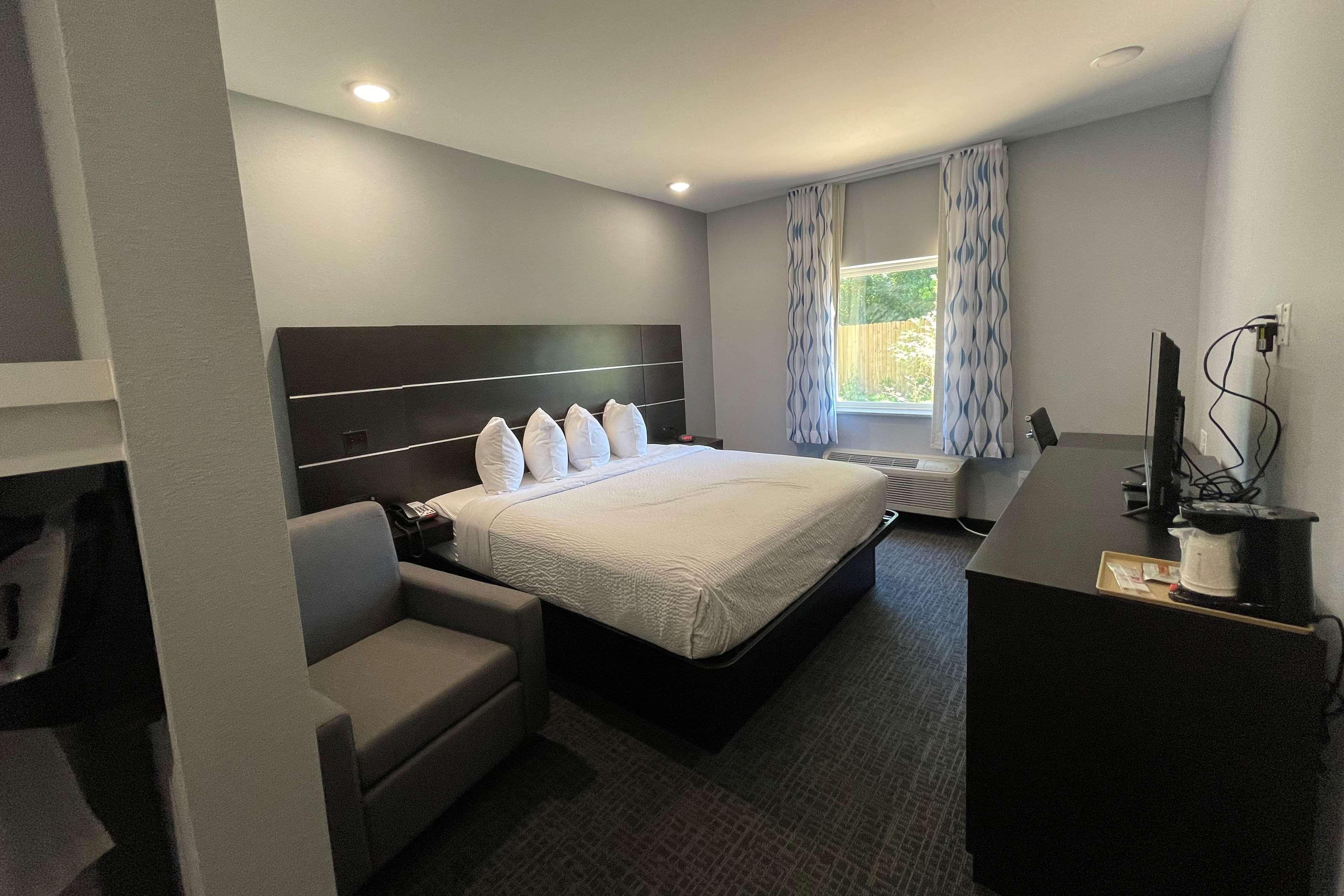 Days Inn By Wyndham Zachary La Eksteriør bilde